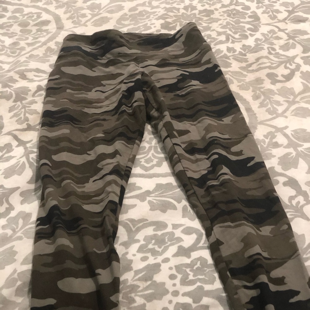 Express camo leggings